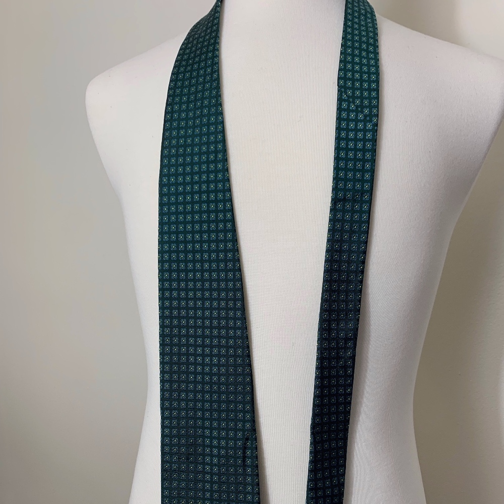Brooks Brothers 346 Green Pattern 100% Silk Tie